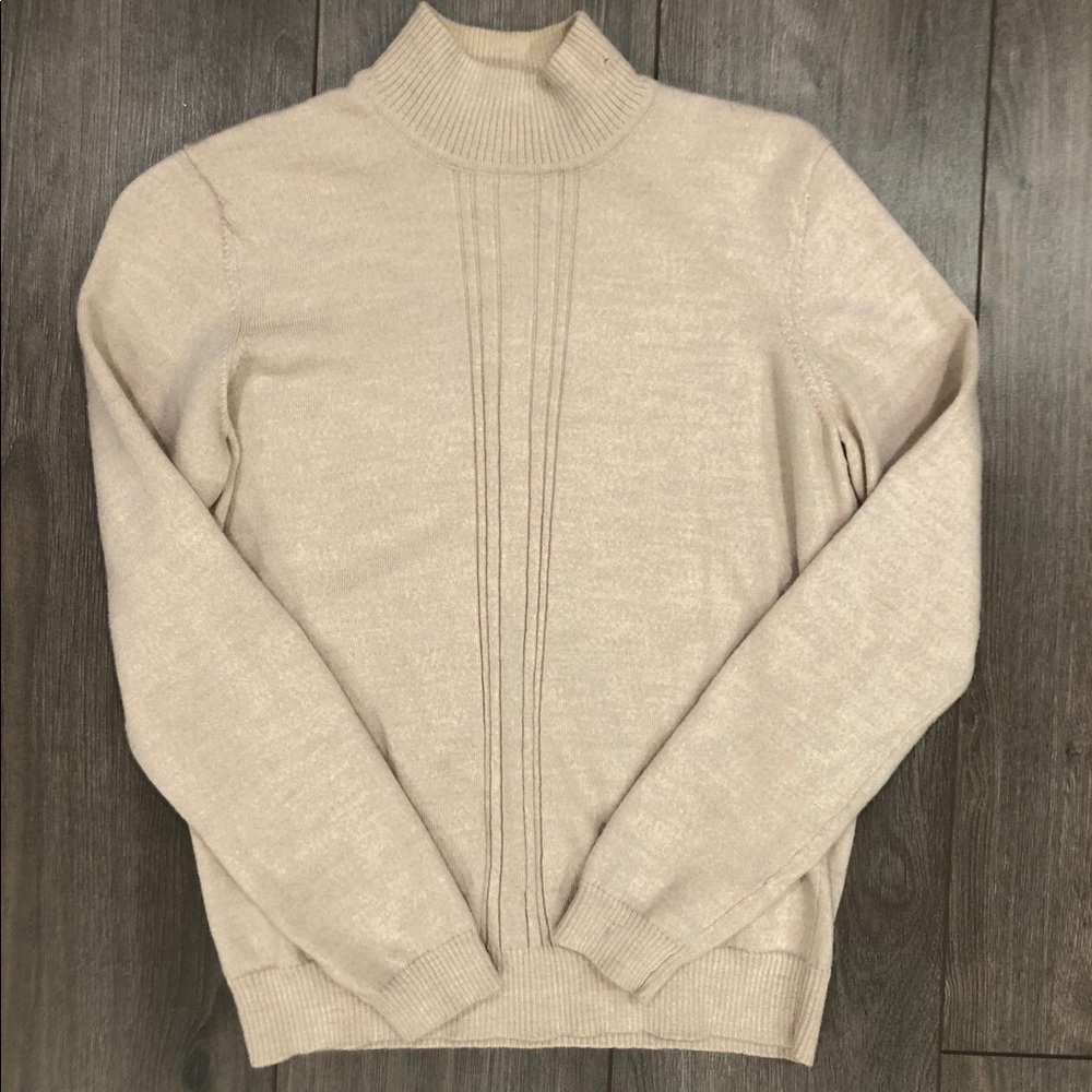 100% Wool / White Long Sleeve Turtleneck